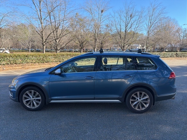 2017 Volkswagen Golf Alltrack Alltrack SE's photo