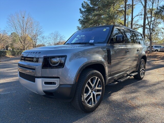 2024 Land Rover Defender 130 S photo 2