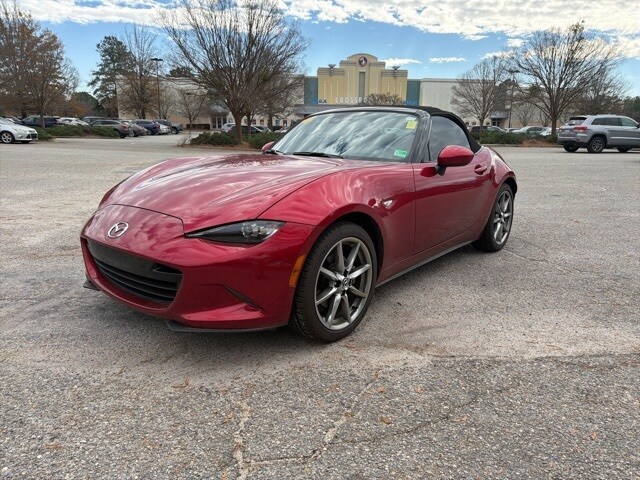 2022 Mazda MX-5 Miata Miata Grand Touring photo 2