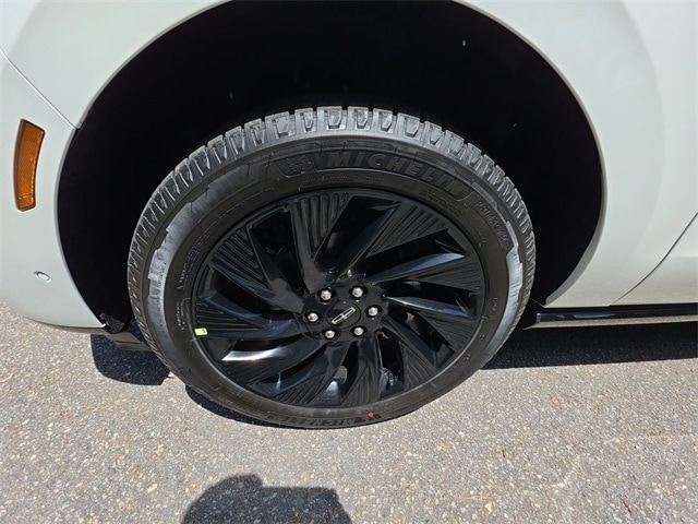 2025 Lincoln Navigator Reserve L - Photo 10