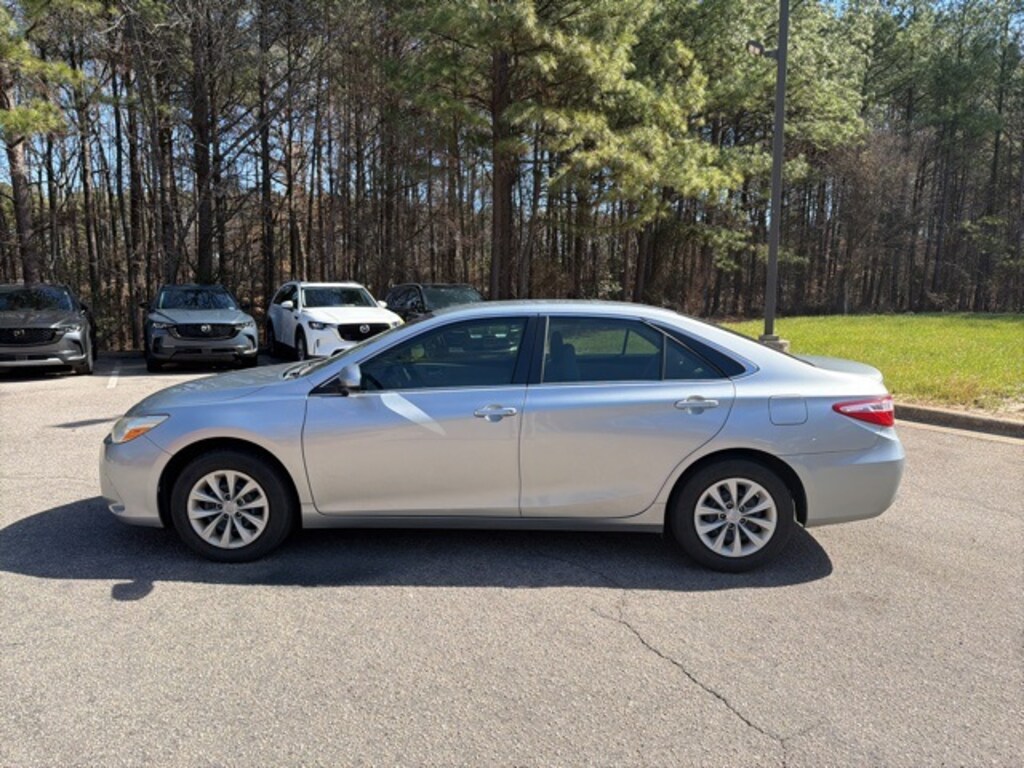 Used 2017 Toyota Camry LE Sedan