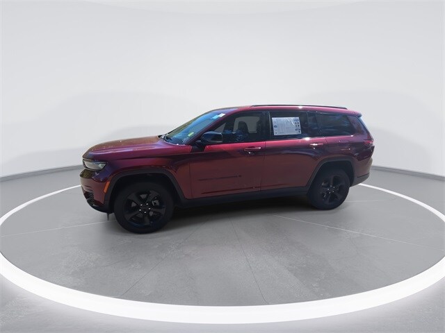 2023 Jeep Grand Cherokee Laredo Altitude photo 4