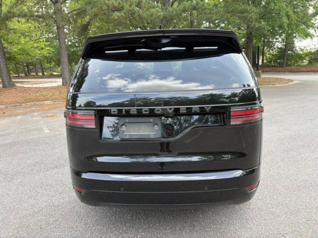 Used 2024 Land Rover Discovery Dynamic SE SUV
