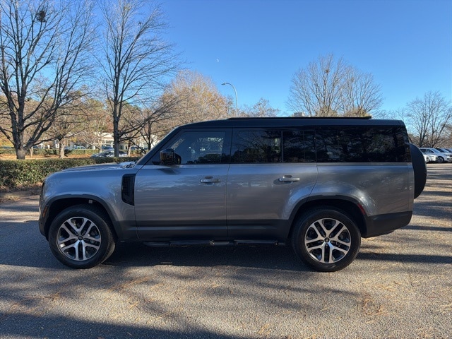 2024 Land Rover Defender S's photo
