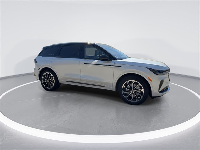 2026 Lincoln Nautilus Reserve photo 2