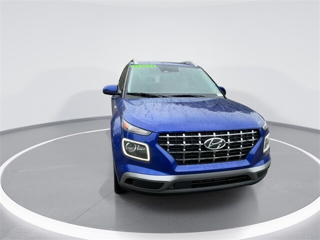 2024 Hyundai Venue Limited photo 3