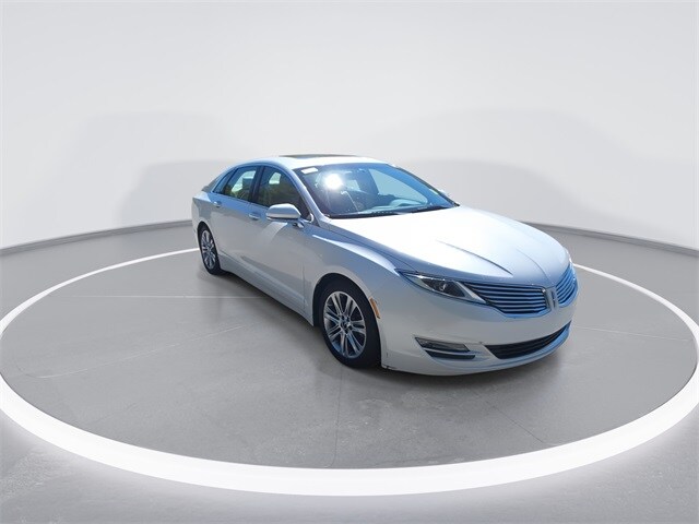 2013 Lincoln MKZ Hybrid photo 2
