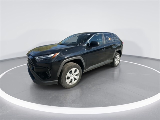 2024 Toyota RAV4 LE photo 4