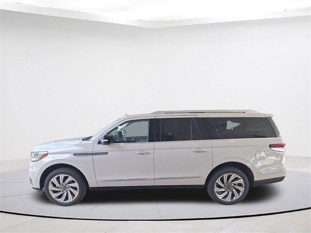 2024 Lincoln Navigator L Reserve photo 2