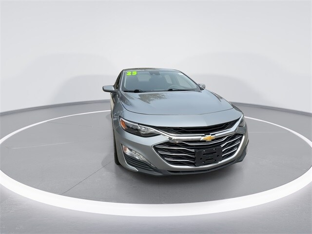 2023 Chevrolet Malibu 1LT photo 2