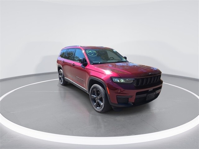 2023 Jeep Grand Cherokee Laredo Altitude photo 2