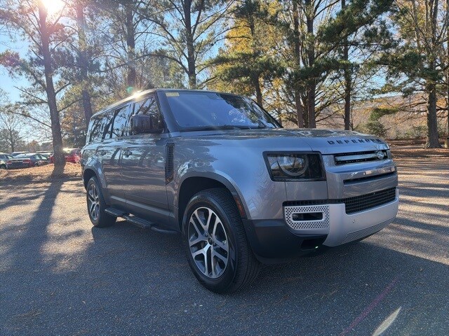 2024 Land Rover Defender 130 S photo 4