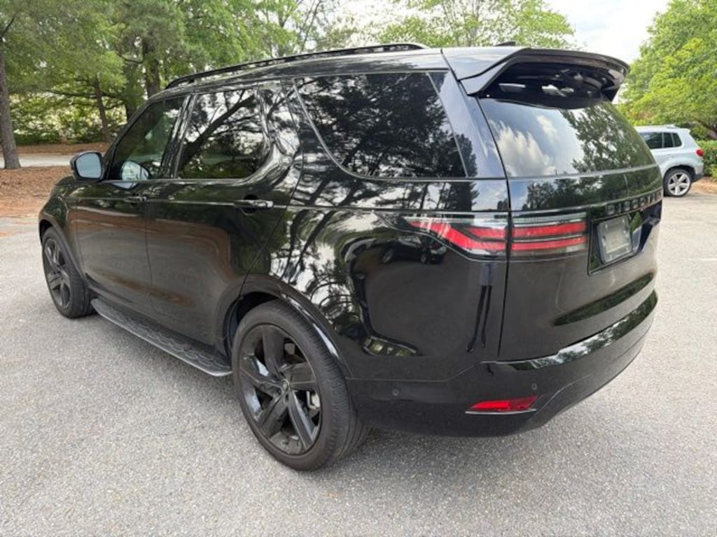 Used 2024 Land Rover Discovery Dynamic SE SUV