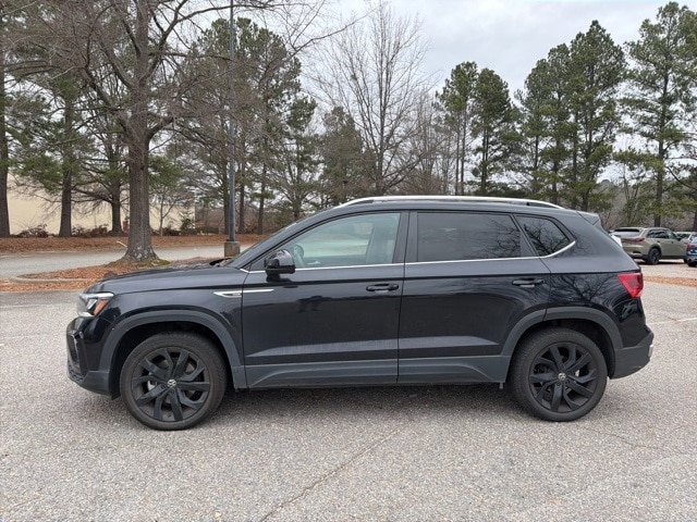 2022 Volkswagen Taos SE's photo