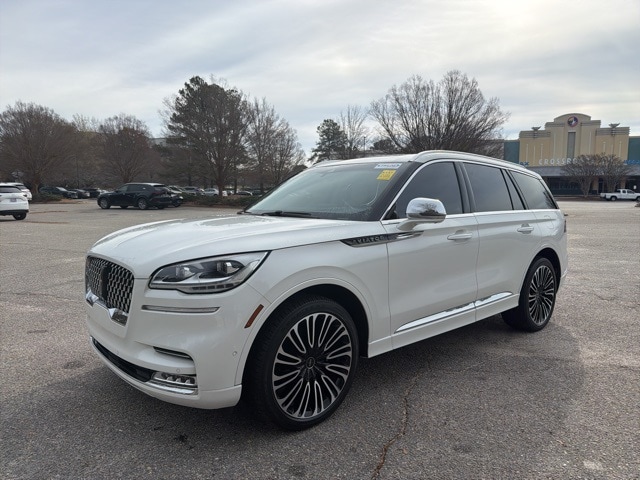 2022 Lincoln Aviator Black Label's photo