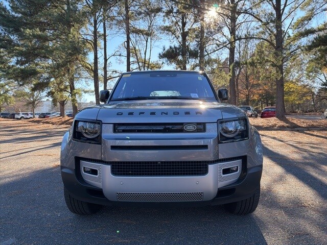 2024 Land Rover Defender 130 S photo 3