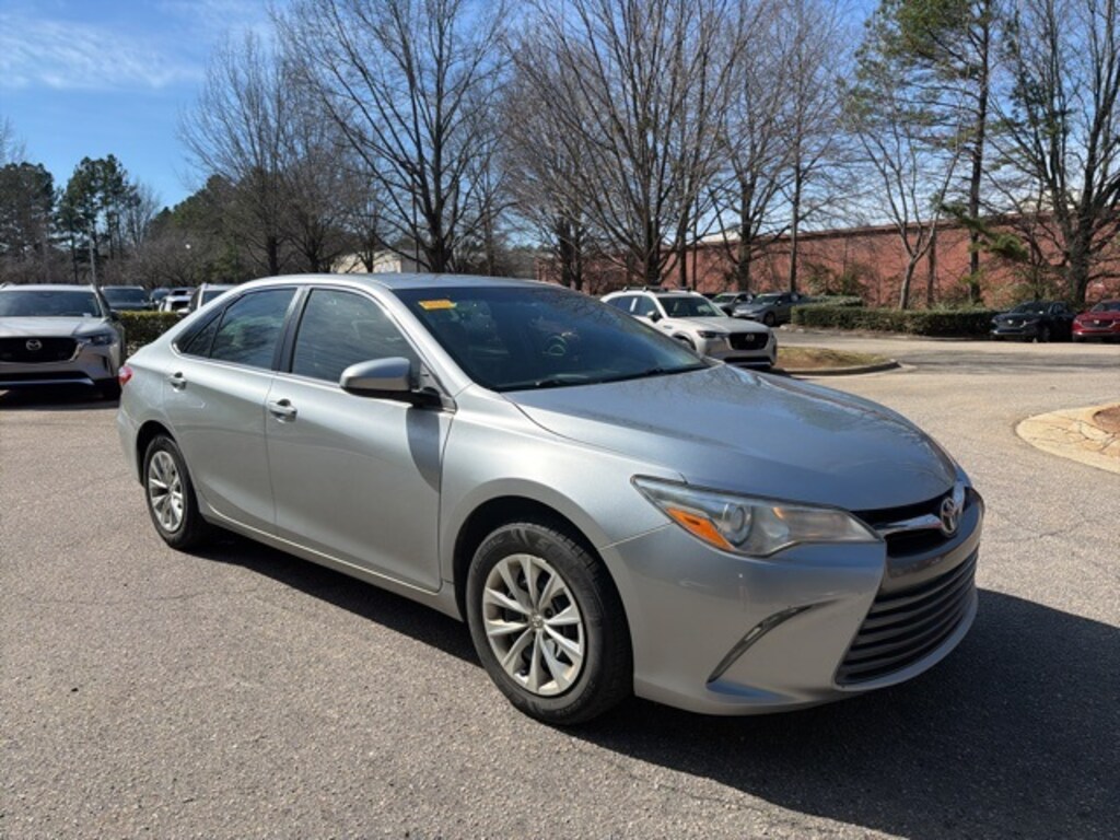 Used 2017 Toyota Camry LE Sedan