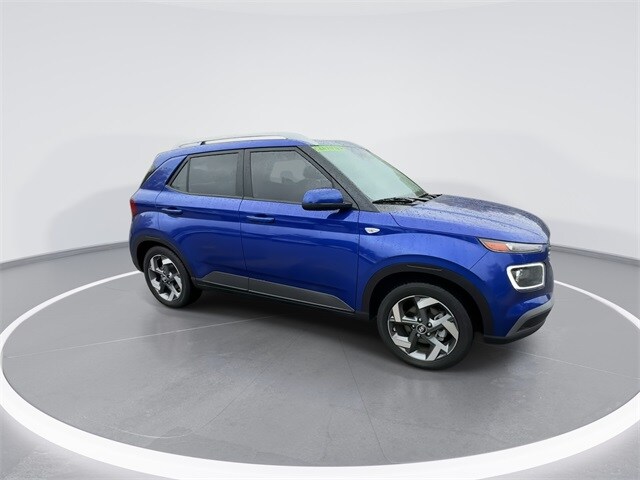 2024 Hyundai Venue Limited photo 2