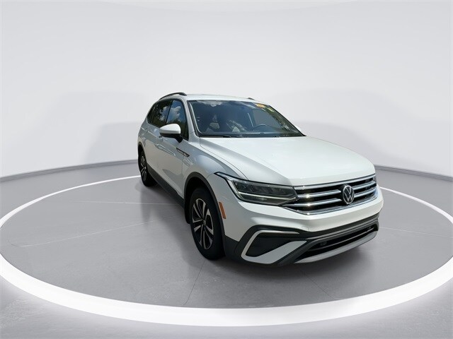 2022 Volkswagen Tiguan S photo 2