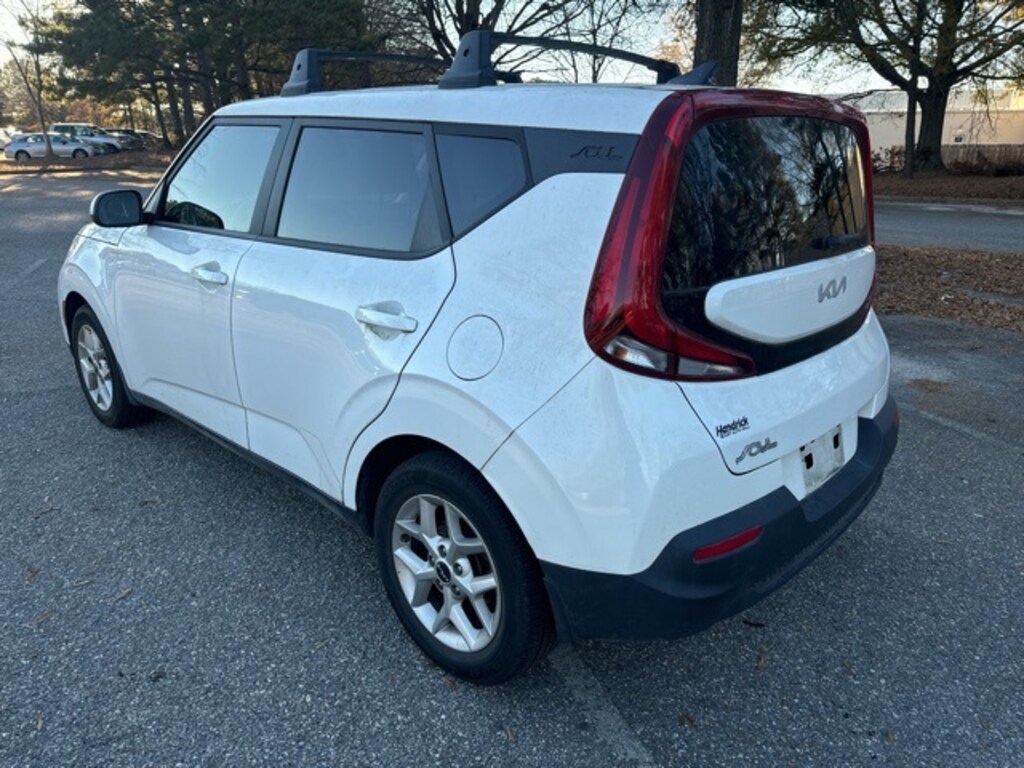 Used 2022 Kia Soul LX Hatchback