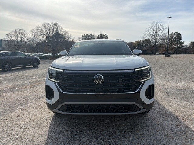 2024 Volkswagen Atlas Cross Sport SE Technology photo 3
