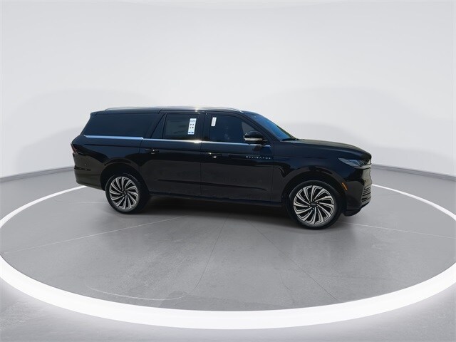 2025 Lincoln Navigator Black Label photo 2