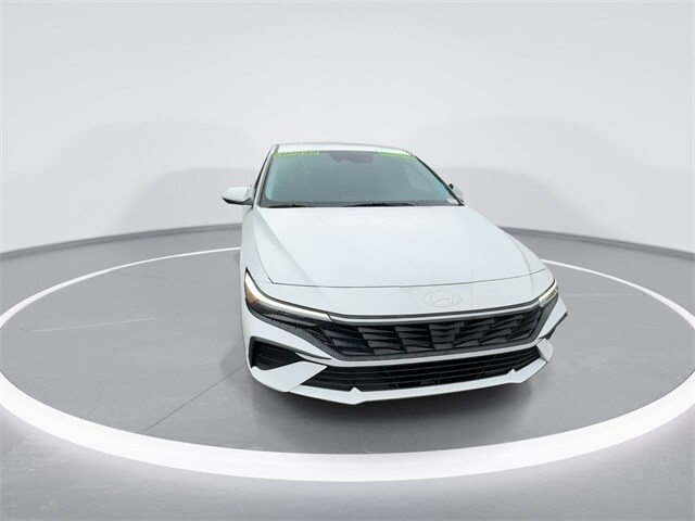 2024 Hyundai Elantra SEL photo 2