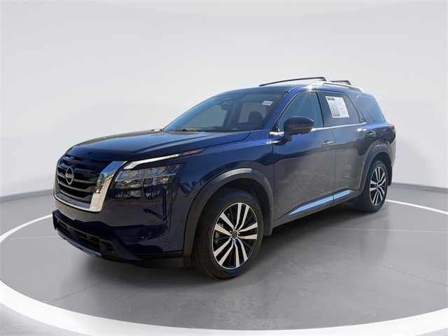 2024 Nissan Pathfinder Platinum's photo