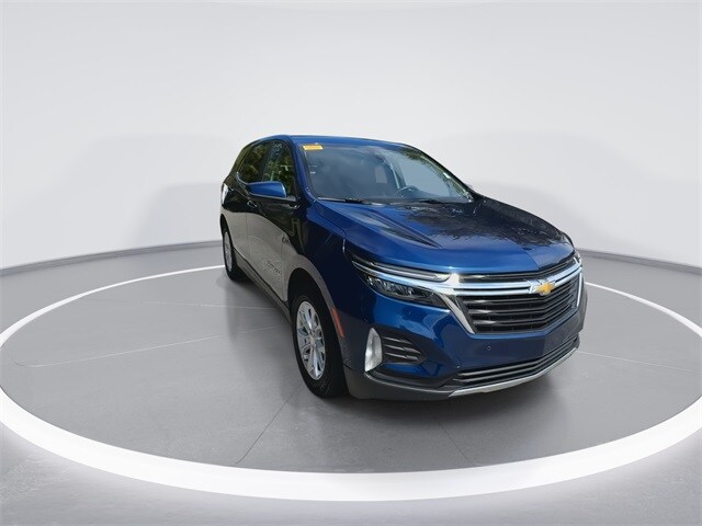 2022 Chevrolet Equinox LT photo 2