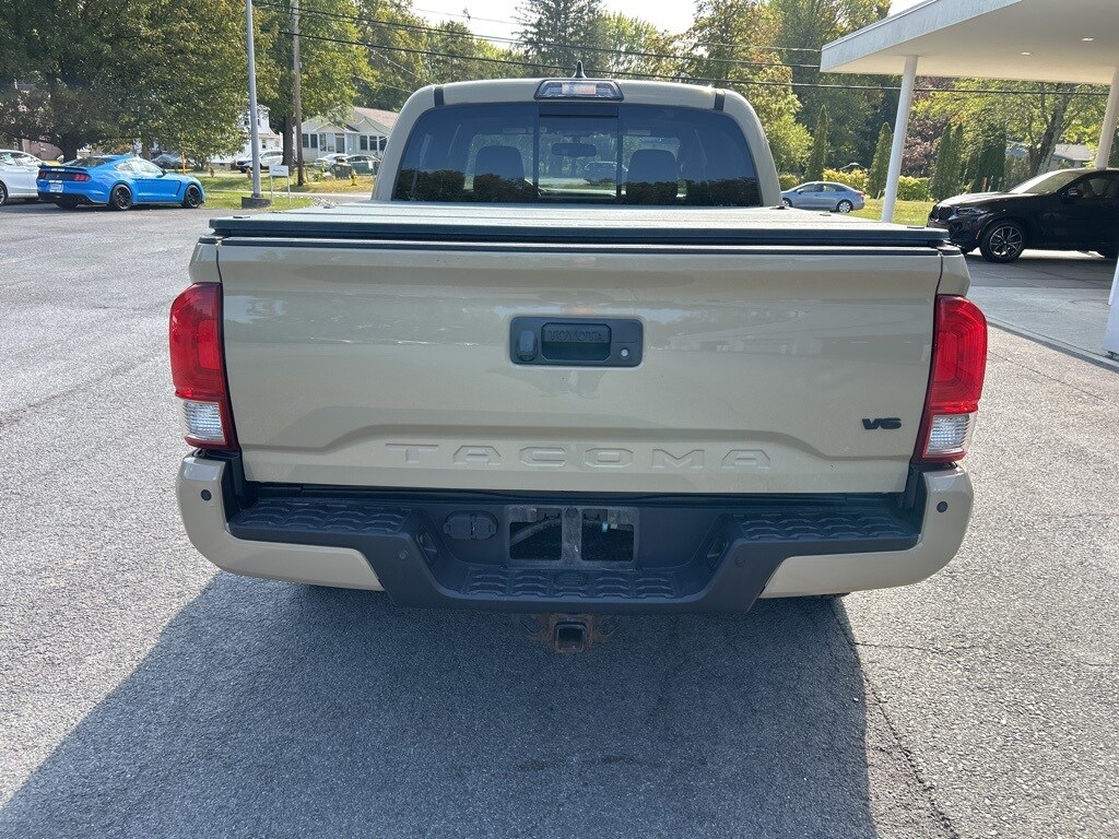2017 Toyota Tacoma SR5 photo 4