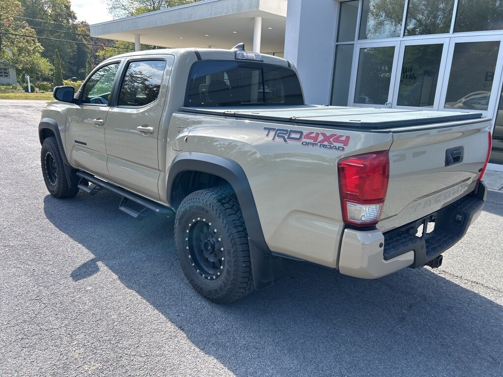 2017 Toyota Tacoma SR5 photo 3