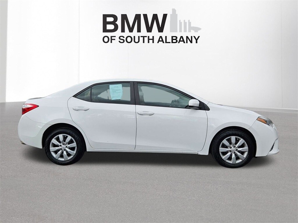 2016 Toyota Corolla LE photo 3