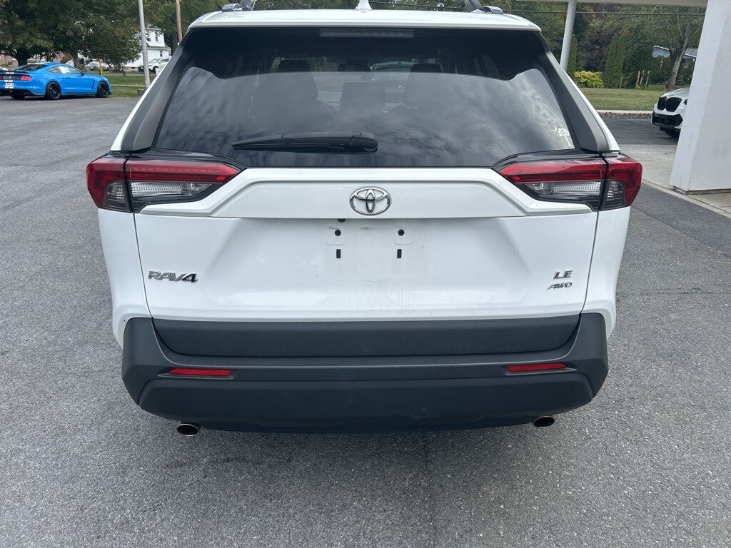 2019 Toyota RAV4 LE photo 4