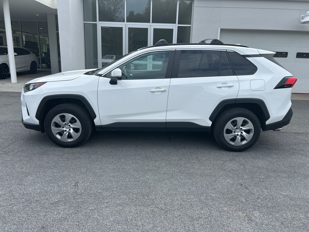 2019 Toyota RAV4 LE photo 2