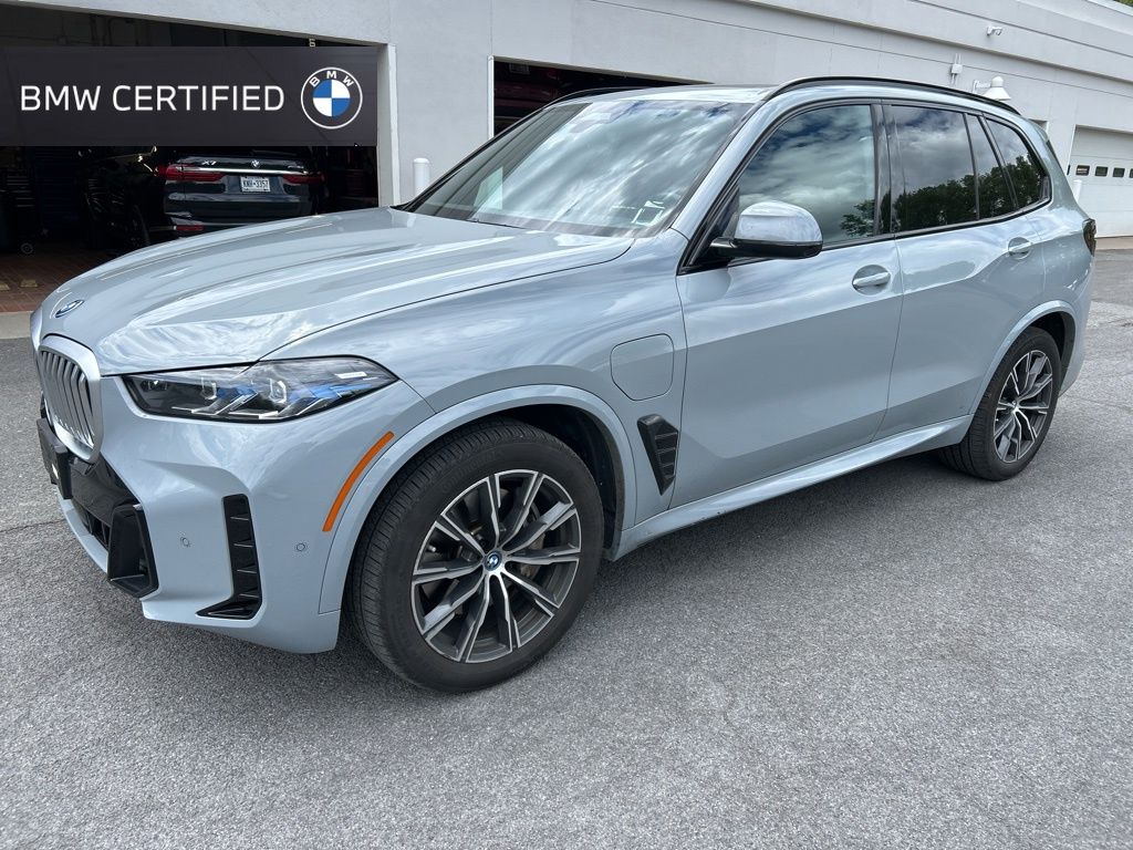2025 BMW X5 xDrive50e's photo