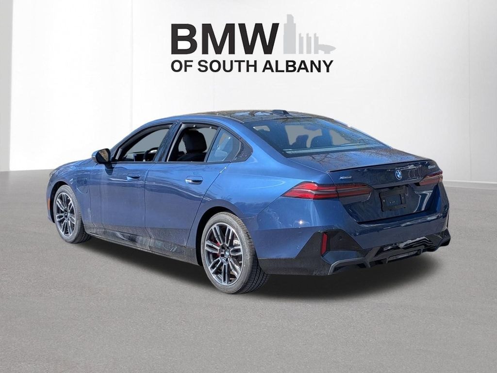 New 2026 BMW 550e xDrive Sedan