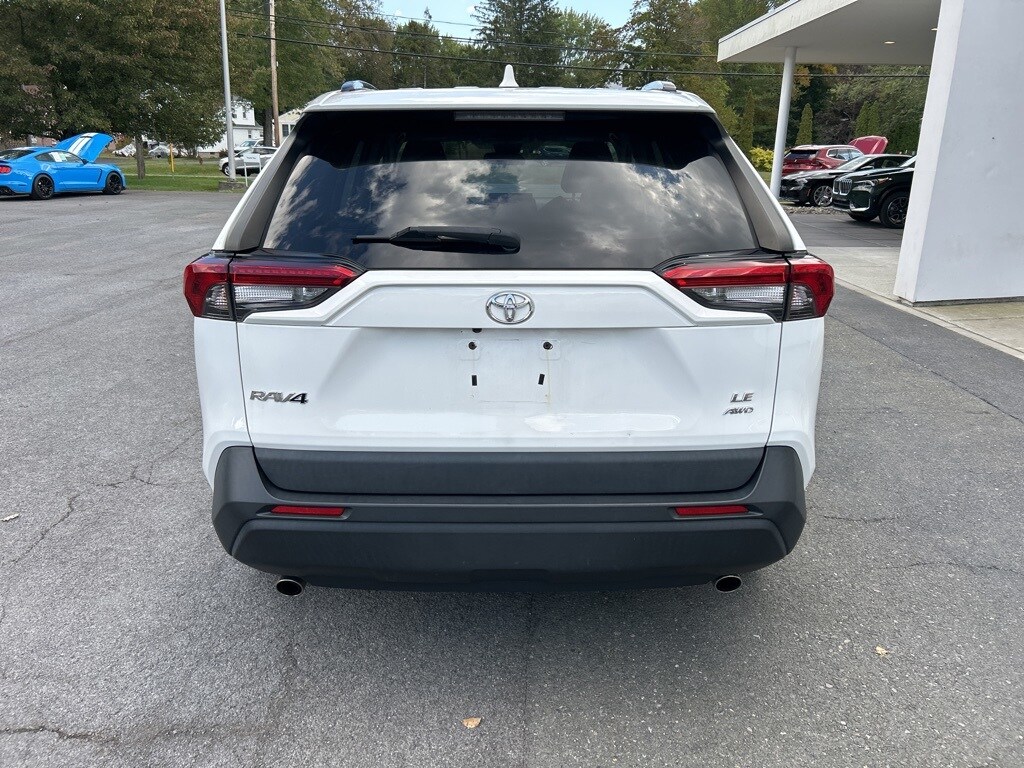 2020 Toyota RAV4 LE photo 3
