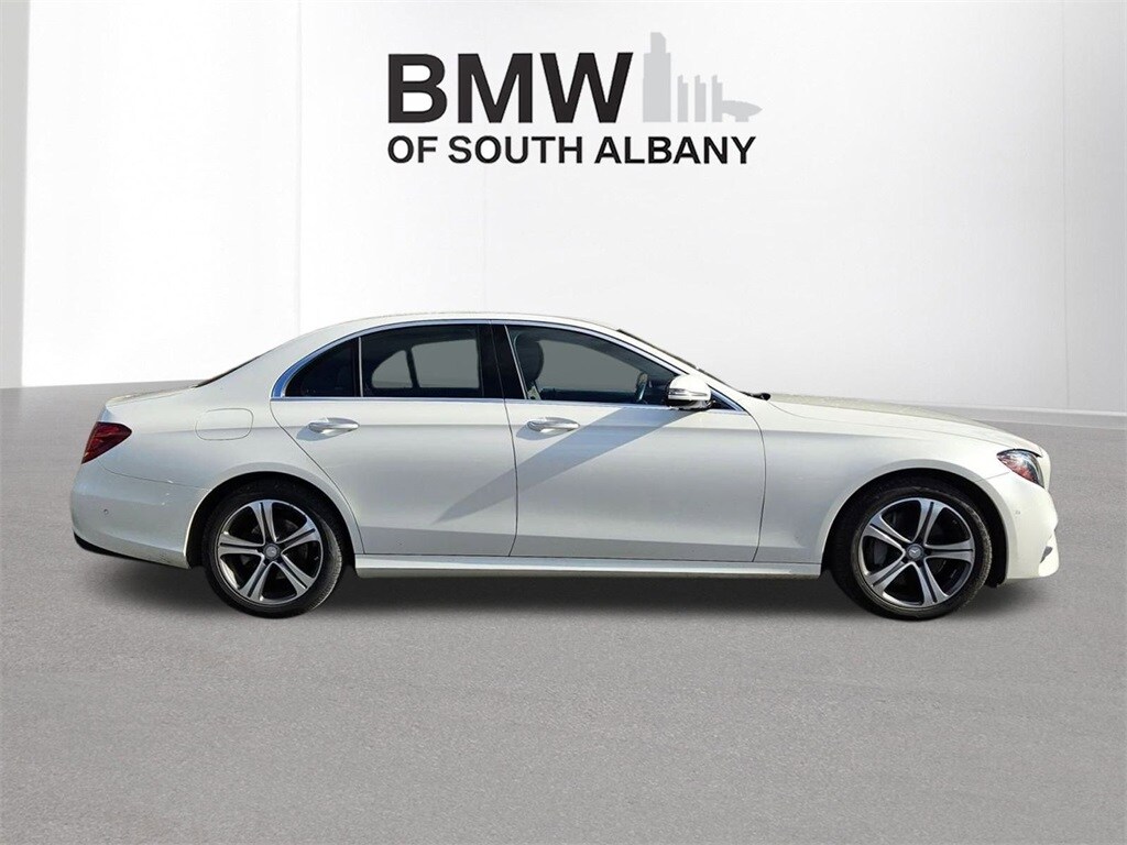 2017 Mercedes Benz E 300 Sedan photo 3