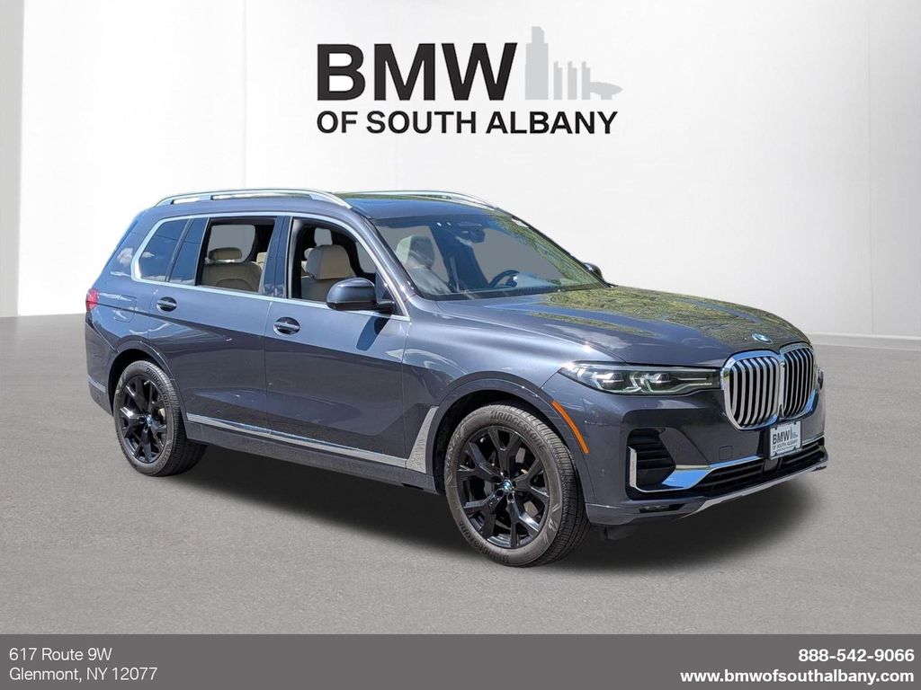 2021 BMW X7 xDrive40i's photo