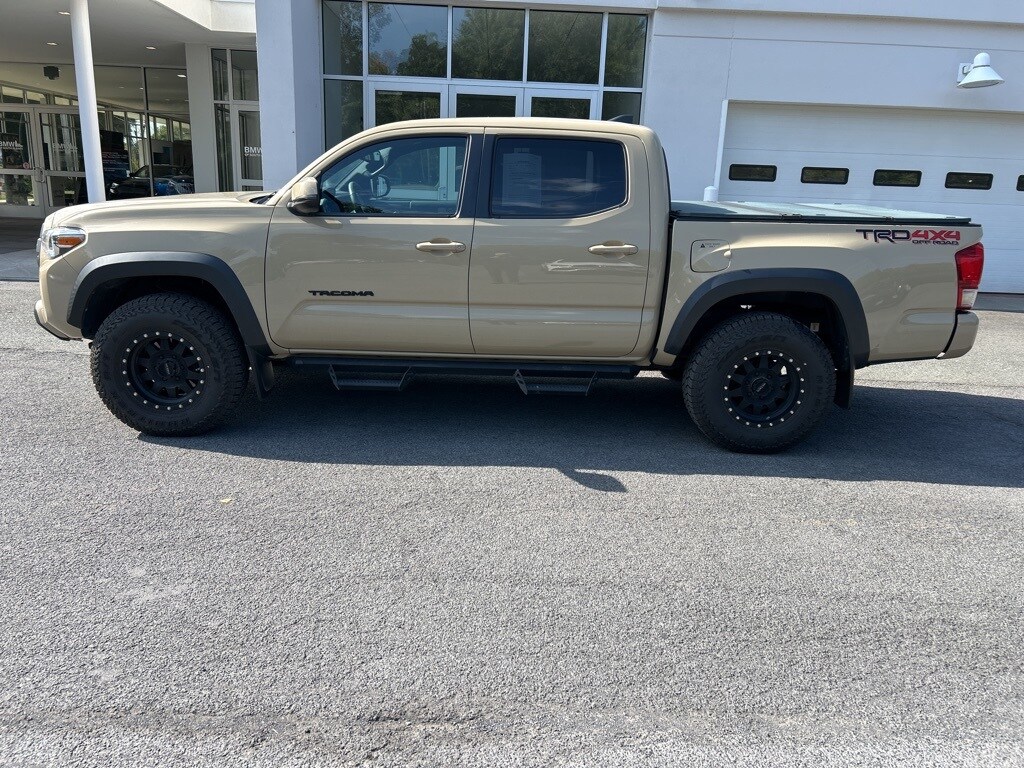 2017 Toyota Tacoma SR5 photo 2