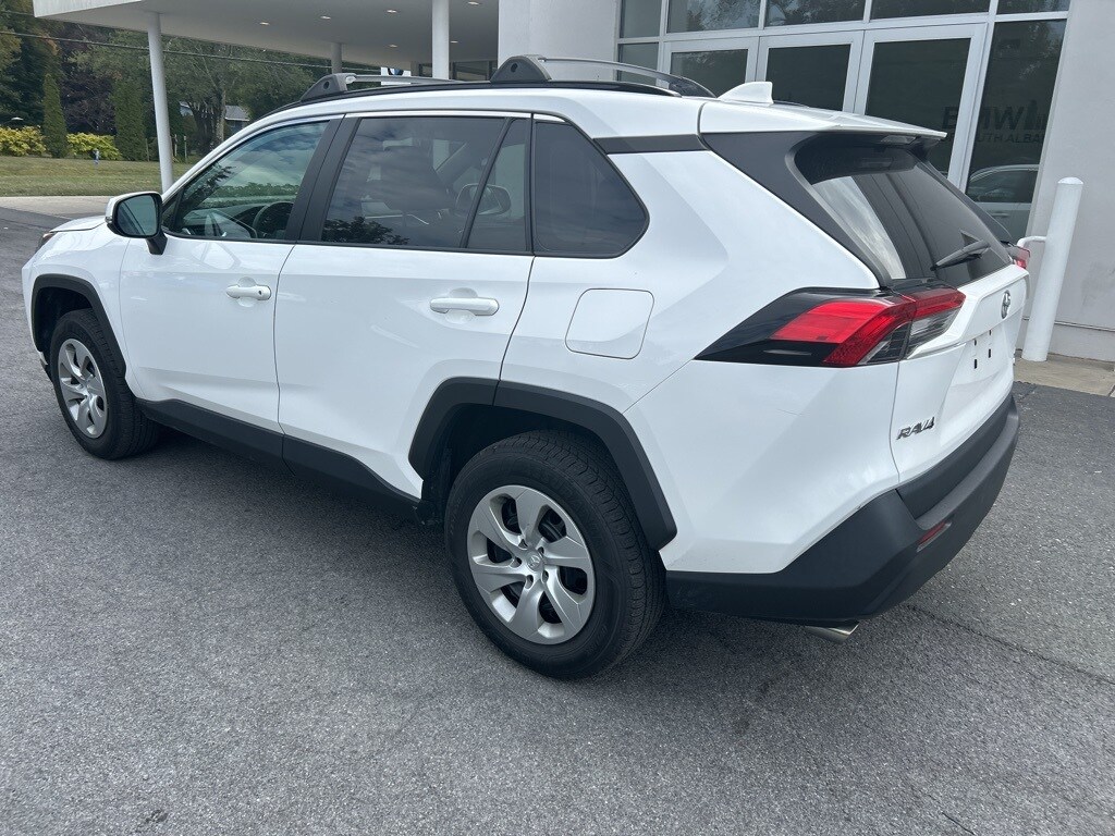 2019 Toyota RAV4 LE photo 3