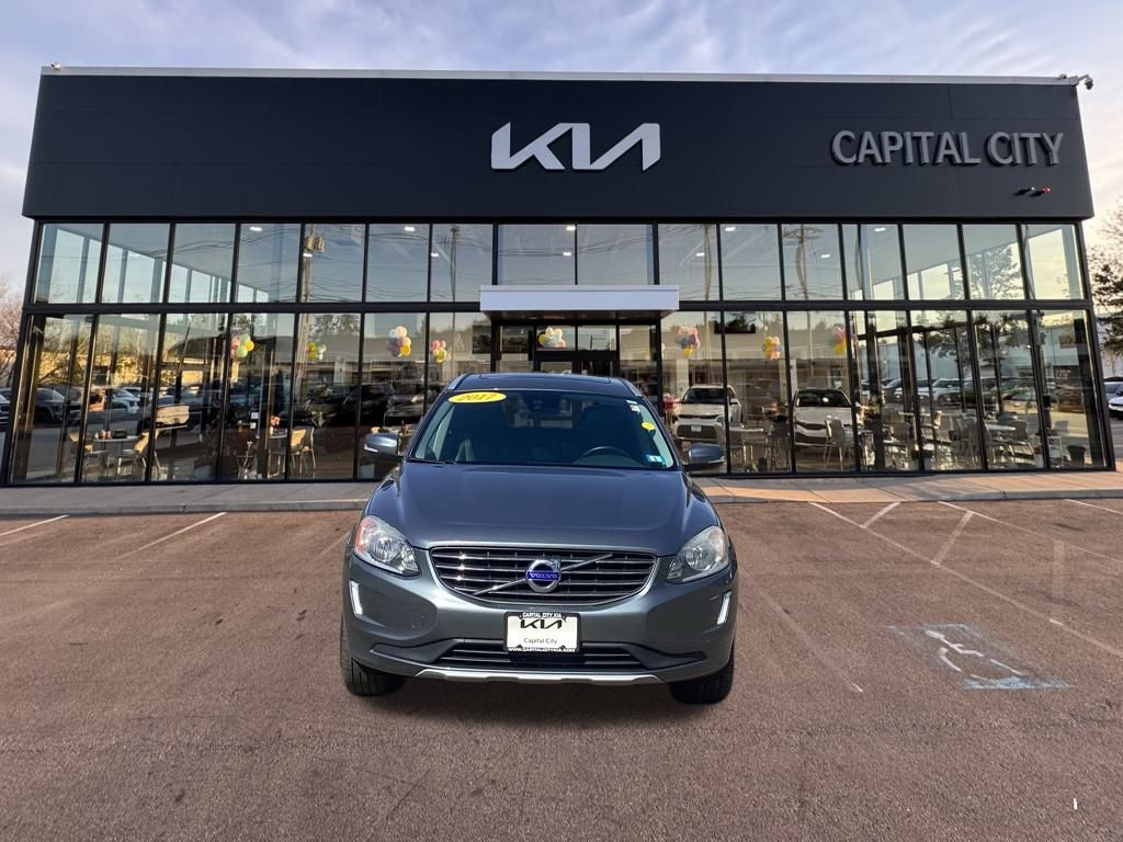 Used 2017 Volvo XC60 T5 Inscription with VIN YV440MRU1H2006711 for sale in Concord, NH