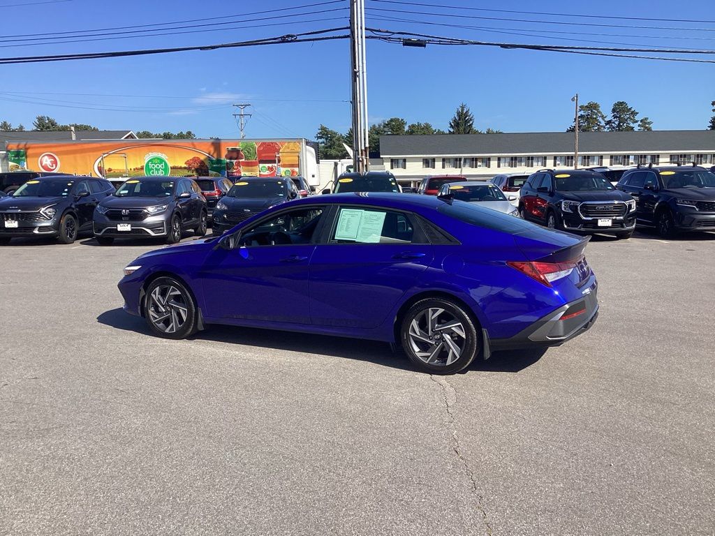 2025 Hyundai Elantra SEL Sport photo 4