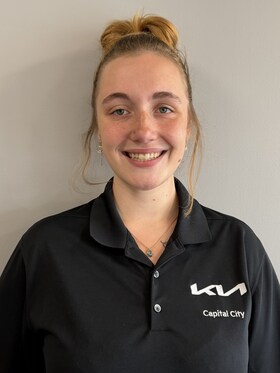 Staff member Lana from ID_e85217aab384