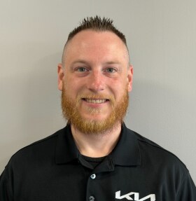 Staff member Andrew from ID_e85217aab384