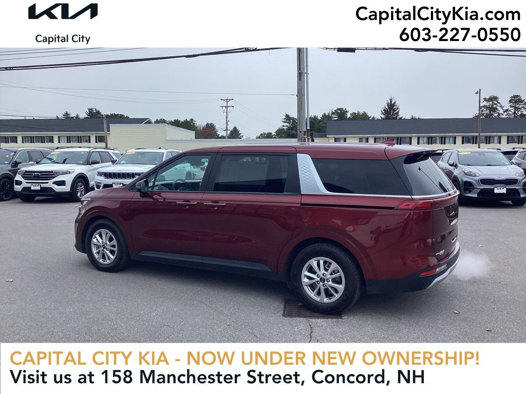 2024 Kia Carnival LX photo 3