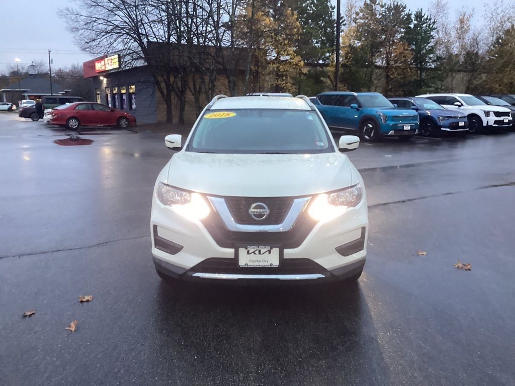 2018 Nissan Rogue SV photo 2