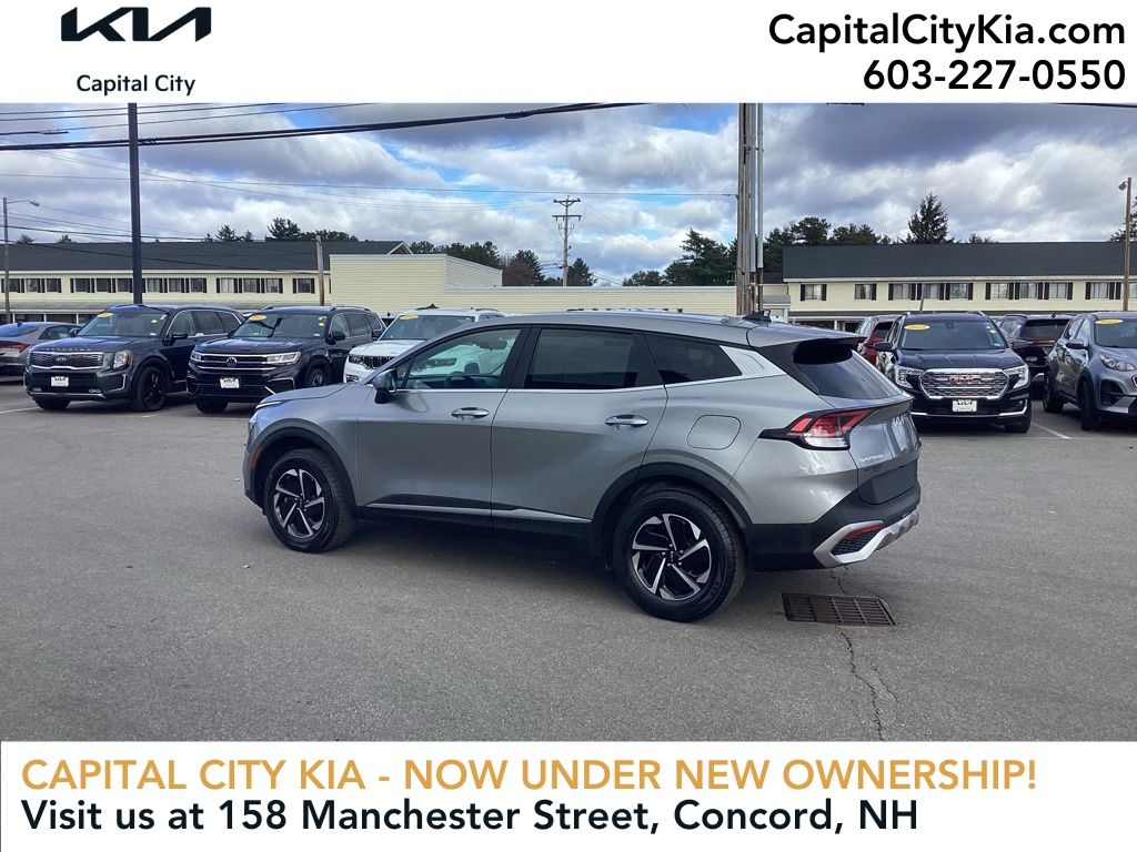 2023 Kia Sportage Hybrid LX photo 4