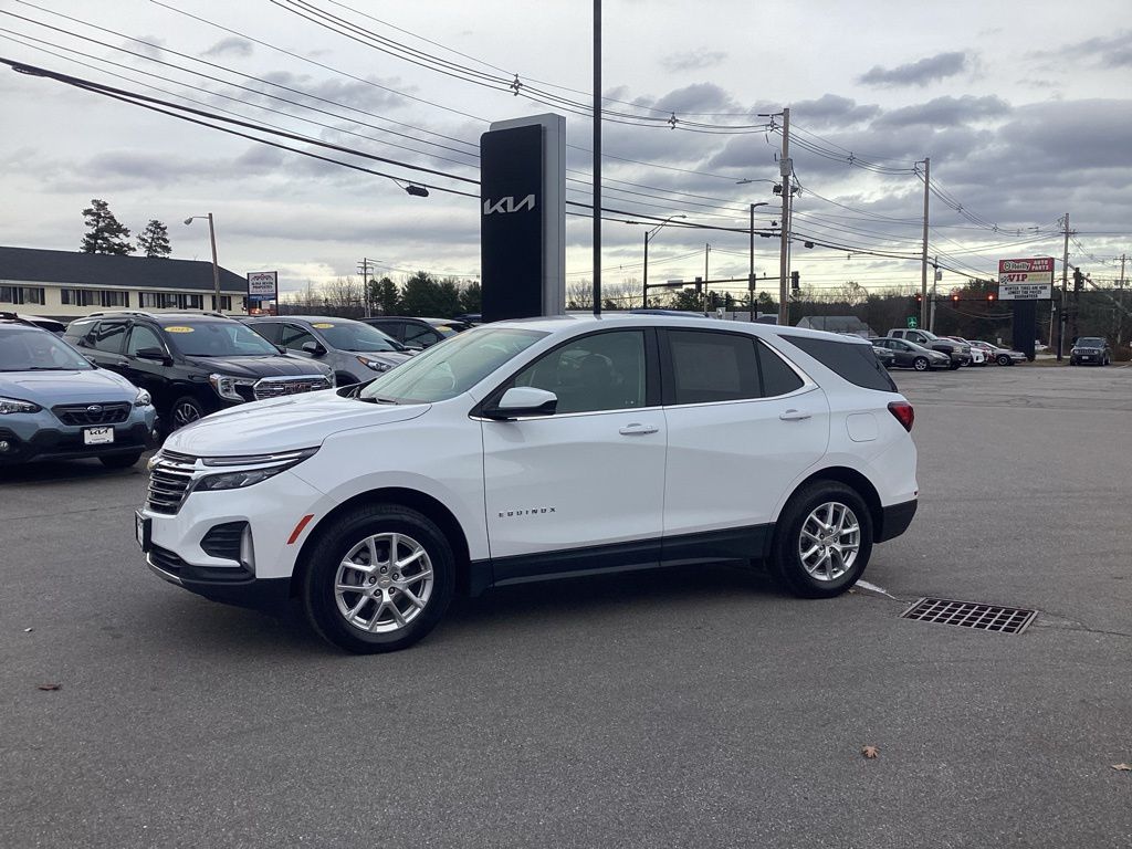 2024 Chevrolet Equinox LT photo 3
