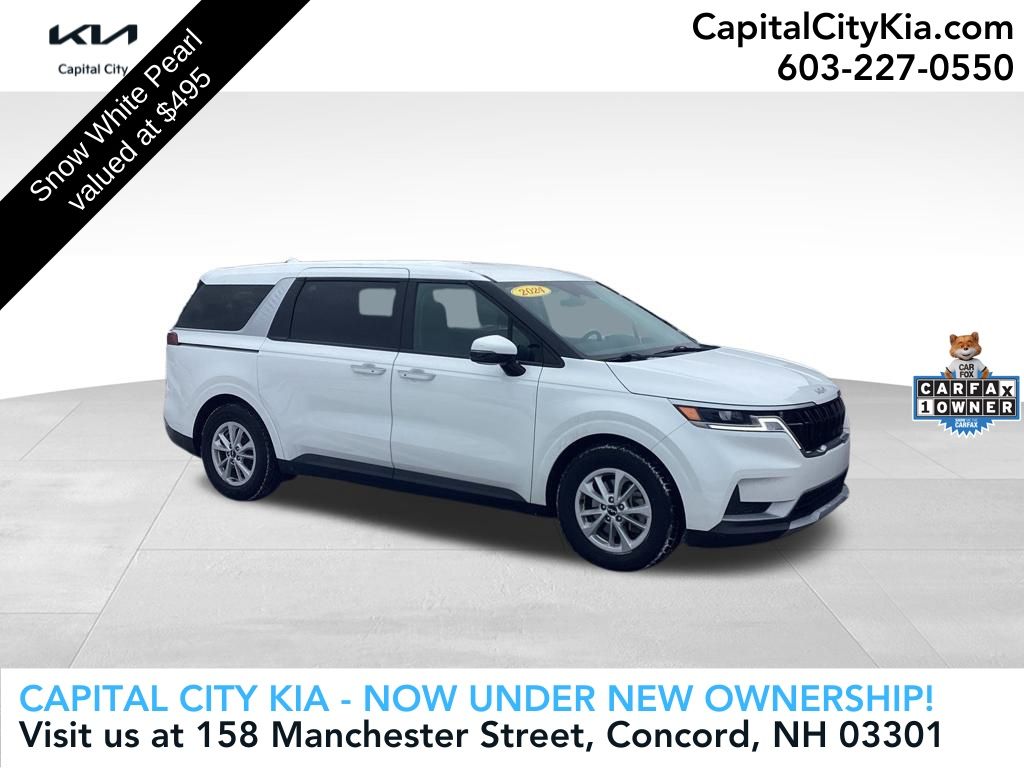 2024 Kia Carnival LX's photo